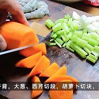黑松露酸汤黑虎虾的做法图解1