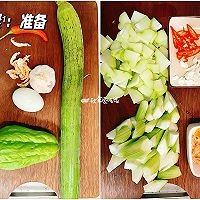 咸蛋炒双瓜,又香又素且很下饭的鸭蛋新吃法!的做法图解2