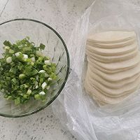 葱油饼#豪吉藤椒油真香来袭#的做法图解1