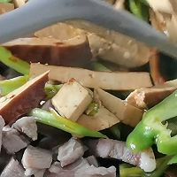 川味腊肉香干的做法图解3