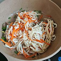 #豪吉藤椒油真香来袭#海鲜菇炒肉的做法图解7