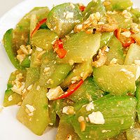 咸蛋炒双瓜,又香又素且很下饭的鸭蛋新吃法!的做法图解7