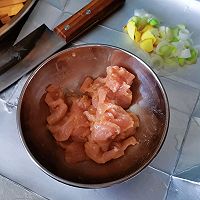丝瓜豆腐瘦肉汤的做法图解1