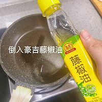 #豪吉藤椒油真香来袭#元气满满的营养早餐!鸡蛋煎饼的做法图解5