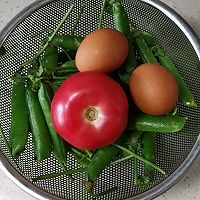 小豌豆炒鸡蛋的做法图解1