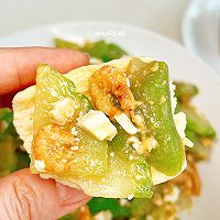 咸蛋炒双瓜,又香又素且很下饭的鸭蛋新吃法!的做法图解3