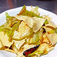 云南菜～韭黄炒豆腐皮的做法图解7