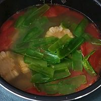 玉米番茄豌豆皮排骨汤的做法图解6