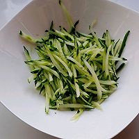 酸辣麻汁拌鸡丝的做法图解2