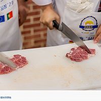 夏日清爽小食：脆炸芥末蛋黄酱猪颈肉配西柚莎莎的做法图解1