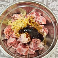让人无法抵挡的蒜香炸排骨的做法图解3