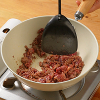 虾仁炒牛肉的做法图解3