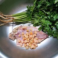 鱿鱼干贝瘦肉粥的做法图解1