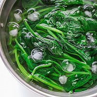 腐乳捞汁菠菜的做法图解3
