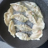 美味早餐！一口爆汁的香菇胡萝卜猪肉馅饺子的做法图解15