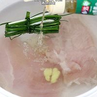 魔芋爽拌鸡丝，一口就沦陷！的做法图解1