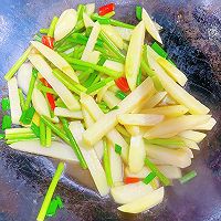 #豪吉藤椒油真香来袭#低卡减脂餐!藤椒味蒜苔炒土豆的做法图解15