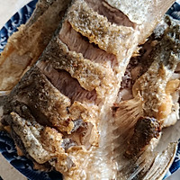 砂锅啤酒炖鱼的做法图解1