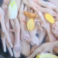 家常辣炒鸡爪的做法图解1