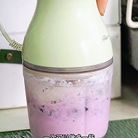 蓝莓爆珠酸奶冰淇淋的做法图解3