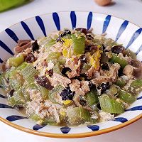 蒜香肉蛋丝瓜面的做法图解8