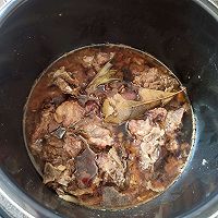 电压力锅版酱骨头的做法图解6