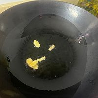 鹿茸菇炒肉的做法图解3
