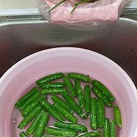 小豌豆炒鸡蛋的做法图解2