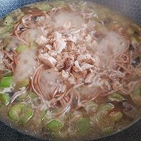 蒜香肉蛋丝瓜面的做法图解5