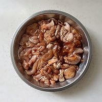 葱烧鸡腿肉饭的做法图解1