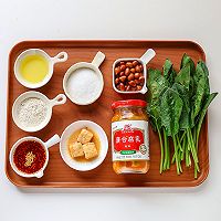腐乳捞汁菠菜的做法图解1