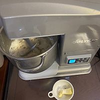 一口爆汁—德肠芥末籽碱水包的做法图解1