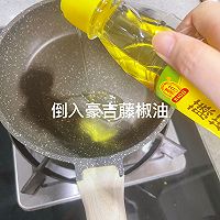 #豪吉藤椒油真香来袭#营养早餐!藤椒味鸡蛋饼的做法图解7