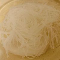 白菜粉丝牛筋丸汤的做法图解2
