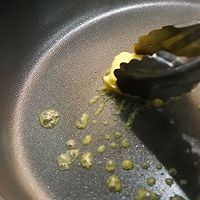 蒜香黄油虾的做法图解3
