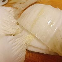 白菜粉丝牛筋丸汤的做法图解1