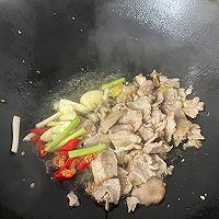 鹿茸菇炒肉的做法图解5
