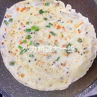 #豪吉藤椒油真香来袭#营养早餐!藤椒味鸡蛋饼的做法图解17