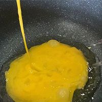 娃娃菜香菇鸡蛋面的做法图解3