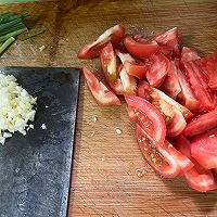 番茄金针菇肥牛汤的做法图解3