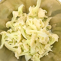 有机花菜炒肉的做法图解1