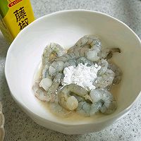 #豪吉藤椒油真香来袭#夏日轻食/秋葵拌虾仁的做法图解2