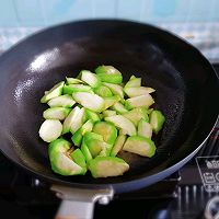 丝瓜豆腐瘦肉汤的做法图解3