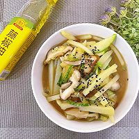 低卡减脂素菜!土豆香菇炒南瓜的做法图解1