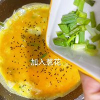 #豪吉藤椒油真香来袭#快手低脂早餐!土豆丝鸡蛋饼的做法图解12
