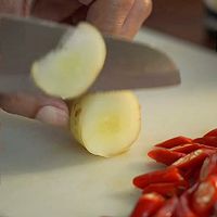 泰国椰汁鸡汤的做法图解3