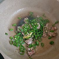 #豪吉藤椒油真香来袭#海鲜菇炒肉的做法图解6