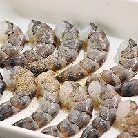 蒜香黄油虾的做法图解2