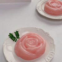 玫瑰花奶冻布丁，香甜草莓味，固体草莓牛奶🍓的做法图解1