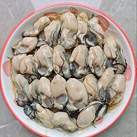 蒜蓉生蚝蒸粉丝的做法图解3